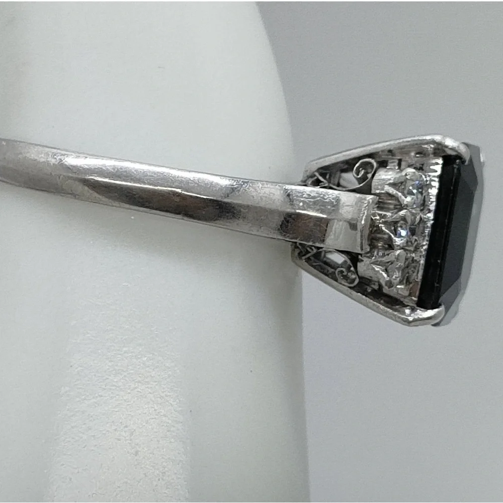 Elegant sapphire and diamond ring in platinum setting - Picture 5 of 8
